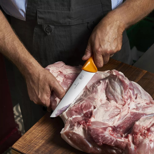 Ніж кухонний м’ясника 26 см Victorinox SWIBO Butcher гладке пряме лезо Жовтогарячий (5.8431.26) Ніж кухонний м’ясника 26 см Victorinox SWIBO Butcher гладке пряме лезо Жовтогарячий (5.8431.26)