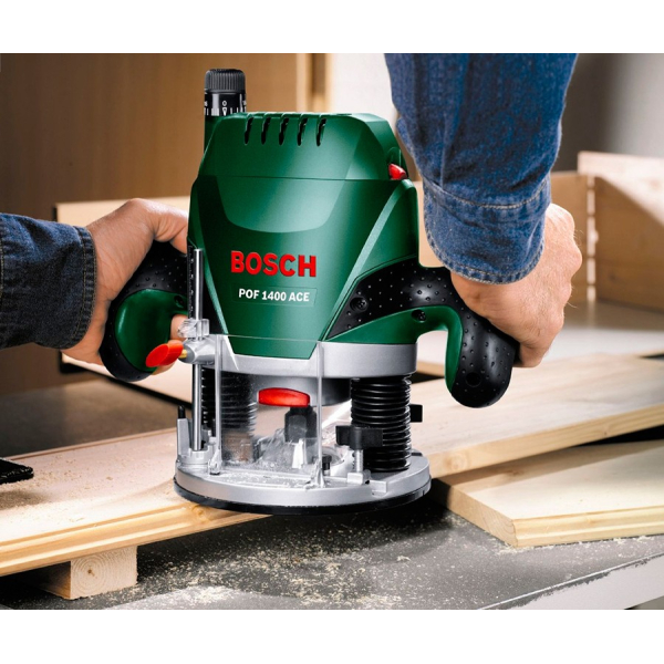 Фрезер Bosch POF 1400 ACE в чемодані 060326C820