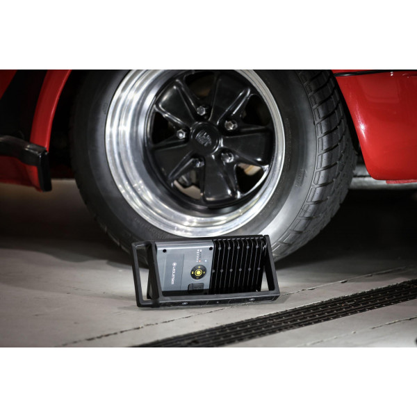 Ліхтар-прожектор LedLenser IF8R з функцією Powerbank и Bluetooth-керуванням, заряджається, 4500/2000/400 502002