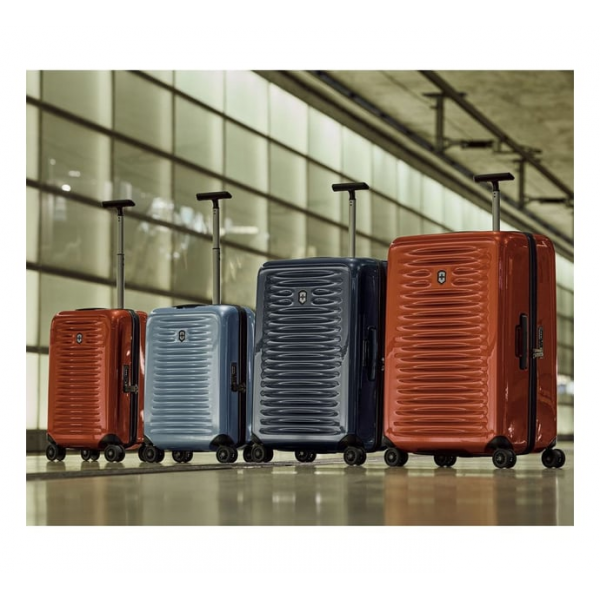 Валіза Victorinox Travel AIROX/Dark Blue 610927 (Велика) Валіза Victorinox Travel AIROX/Dark Blue 610927 (Велика)