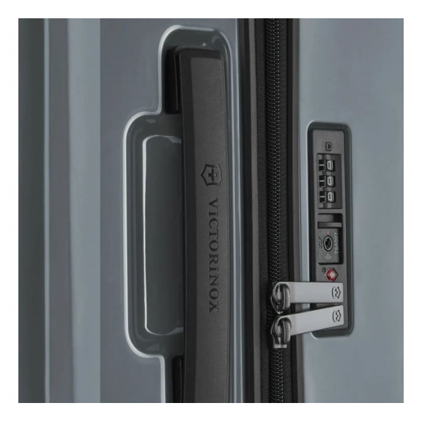 Валіза Victorinox Travel AIROX/Silver 612511 (Велика) Валіза Victorinox Travel AIROX/Silver 612511 (Велика)