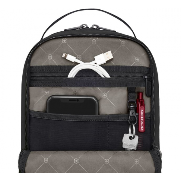 Сумка Victorinox TRAVEL ESSENTIALS Black 653590 Сумка Victorinox TRAVEL ESSENTIALS Black 653590